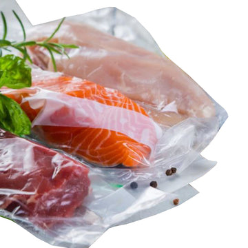 Pesce dentro sacchetti sottovuoto